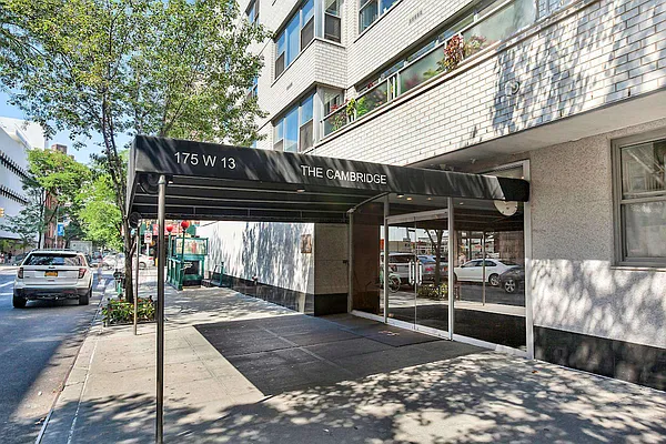 Sold by R New York | media 9