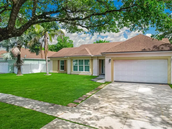 9561 Ashley Dr, Miramar, FL 33025