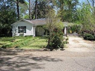 121 4th Ave SW, Magee, MS 39111