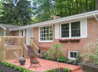 890 Parkview Dr, Johnstown, PA