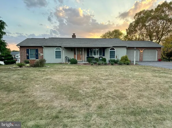 447 Tall Cedar Ln, Greencastle, PA 17225