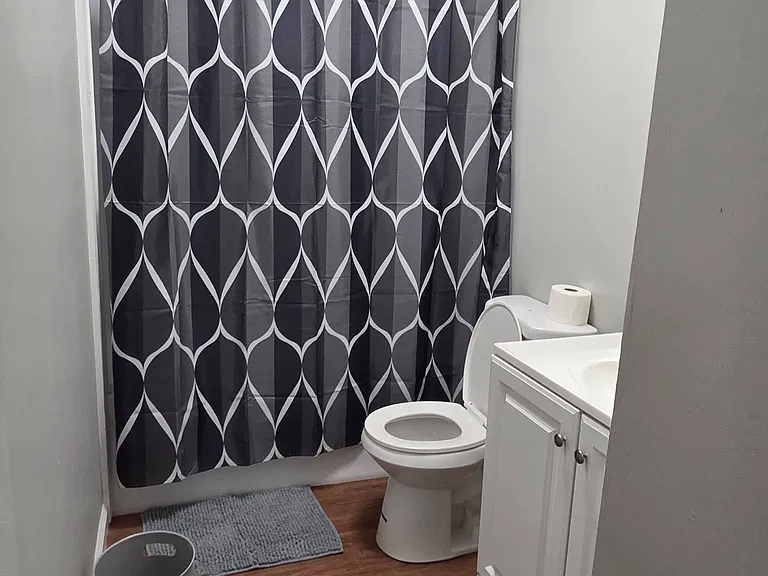 Gale Dr — Photo 10