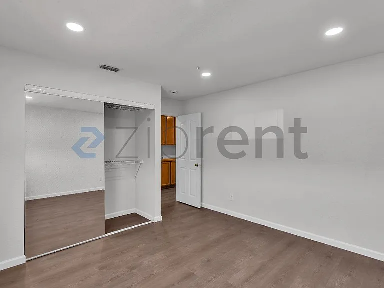 1001 Sandhurst Dr — Photo 45