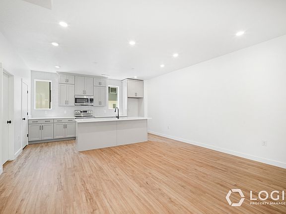5th image of 923 W Coalburn Way #101/64