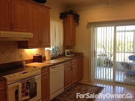 LIVING ROOM AND DINING ROOM
						:
						OPEN FLOOR PLAN. BRIZILLIAN CHERRY HARDWOOD
FLOORS, ITALIAN MARBLE FOYER