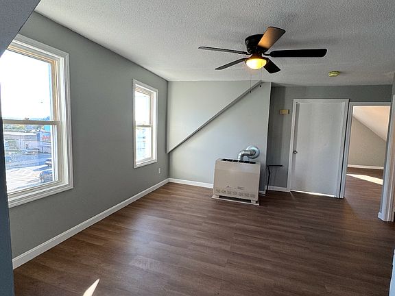 2nd image of 198 Bonney St #3