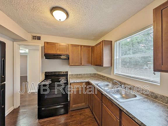 3rd image of 6414 Pinelock Dr