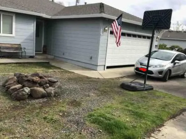 7812 Fallbrook Ln, White City, OR 97503