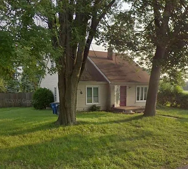 34432 Donnelly St — Photo 1