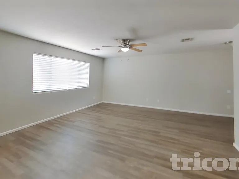 4151 E Aragonite Ln — Photo 2