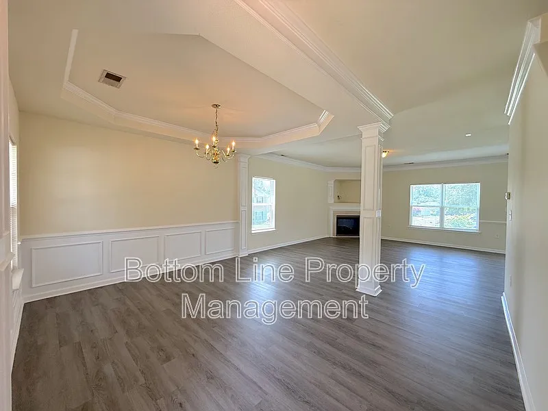 3 bed, 2.5 bath, 2080 sqft, $1,995 — Photo 2