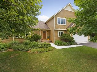 445 Hidden Oaks Ct, Saint Paul, MN 55115