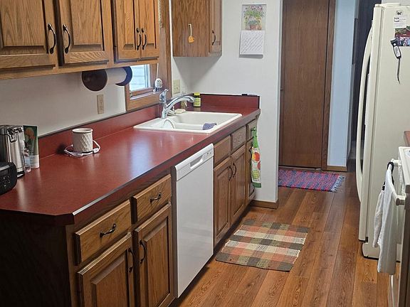 5th image of 1520 Falcon Dr