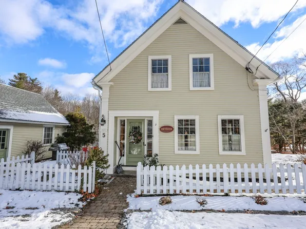 5 Manchester Road, Amherst, NH 03031-2926