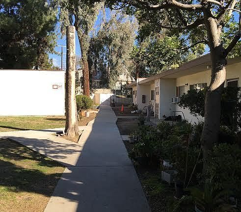 3rd image of 139 Avenue 55 #5
