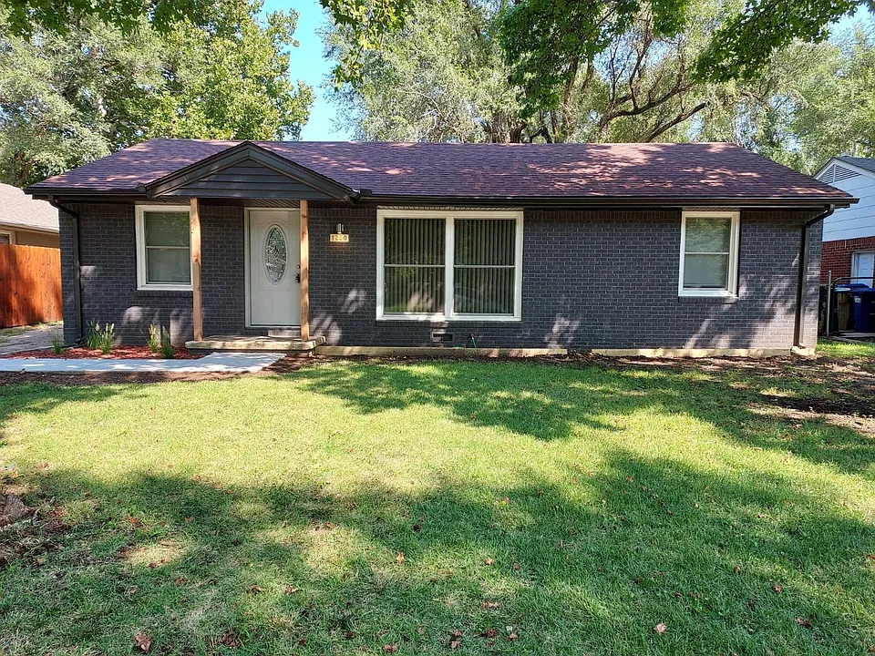 1250 N Westview Dr