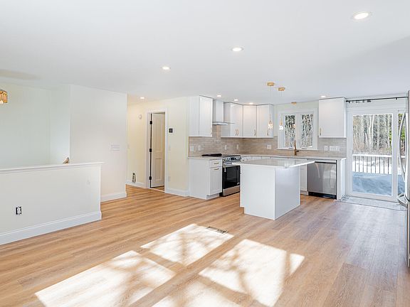 5th image of 18 Eaton Drive