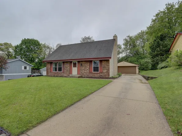 261 Willow DRIVE, Hartland, WI 53029
