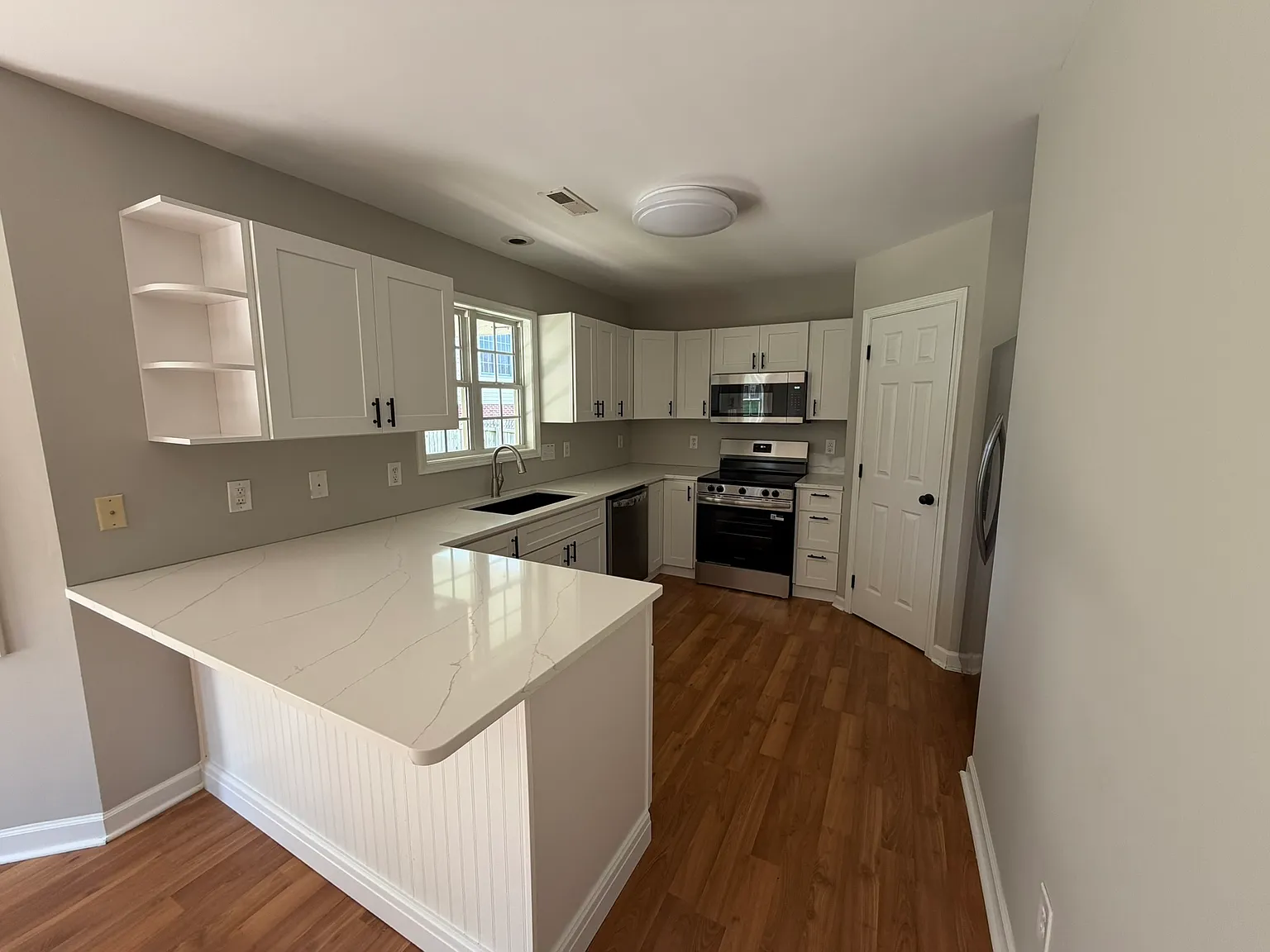4 bed, 2.5 bath, 1776 sqft, $2,100 — Photo 4