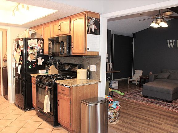 3rd image of 2809 W Houston Pl