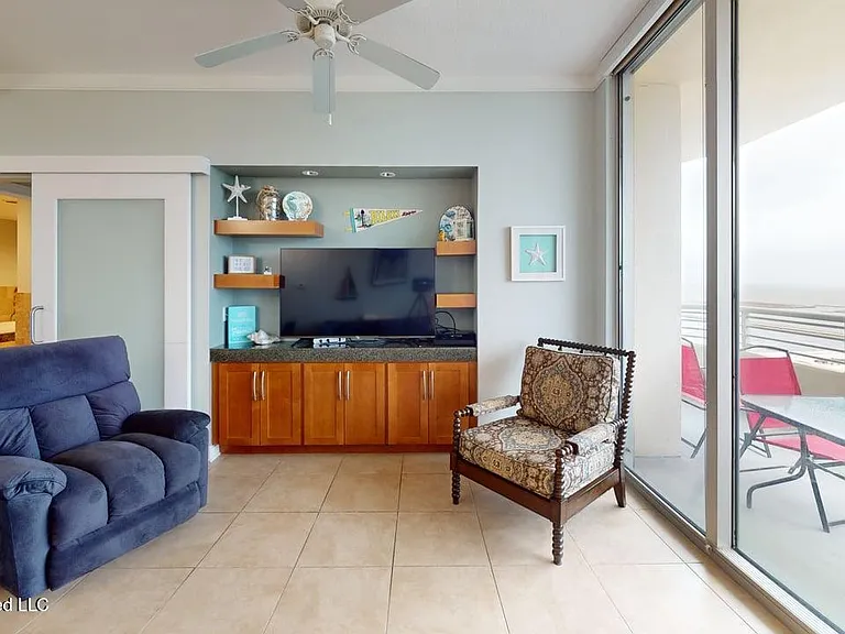 2060 Beach Blvd #901 — Photo 8