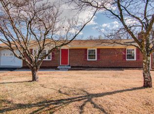 430 Aragona Dr, Vinton, VA 24179