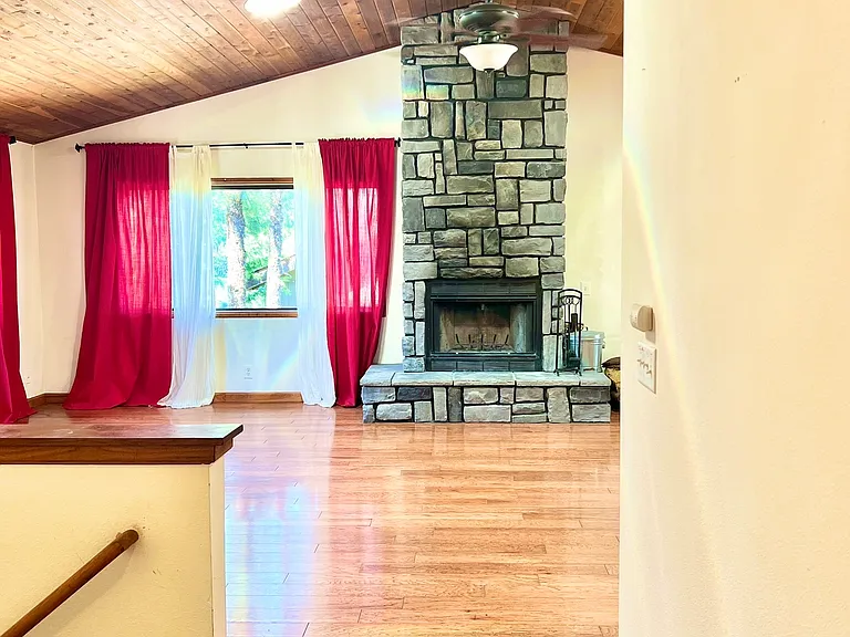 14700 Voltaire Dr — Photo 2