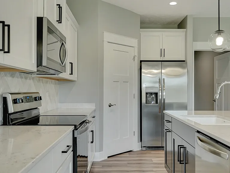 8710 S 51st St — Photo 5
