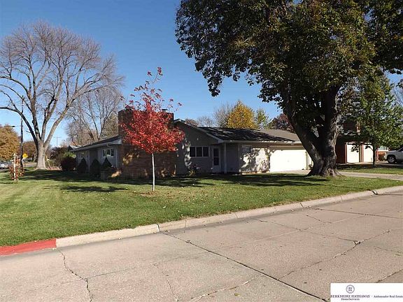 3rd image of 1010 N Clarmar Ave