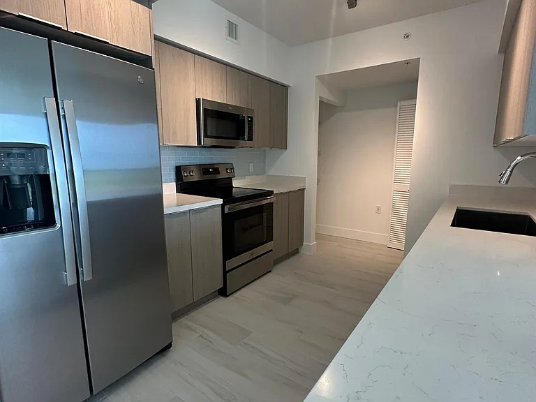 619 E Sheridan St #1135 — Photo 3