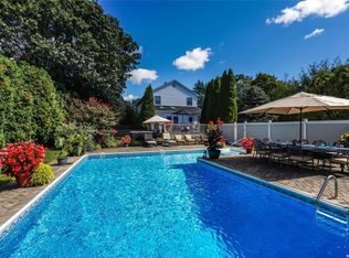 4 Old Manor Rd, Eastport, NY 11941