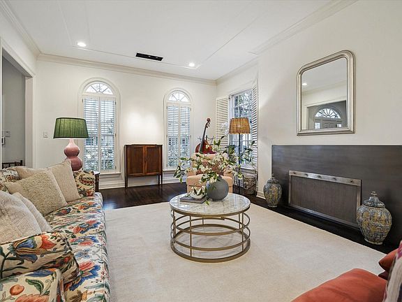 3rd image of 1831 Wroxton Rd