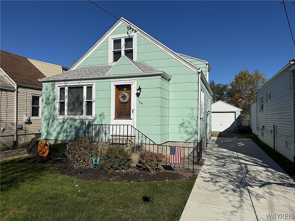 1st image of 104 Cushing Pl