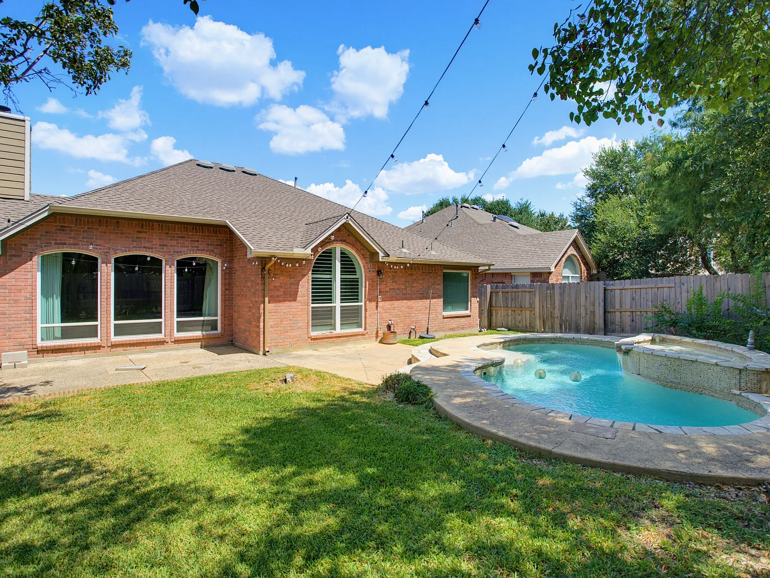 4 bed, 2062 sqft, $3,200 — Photo 2