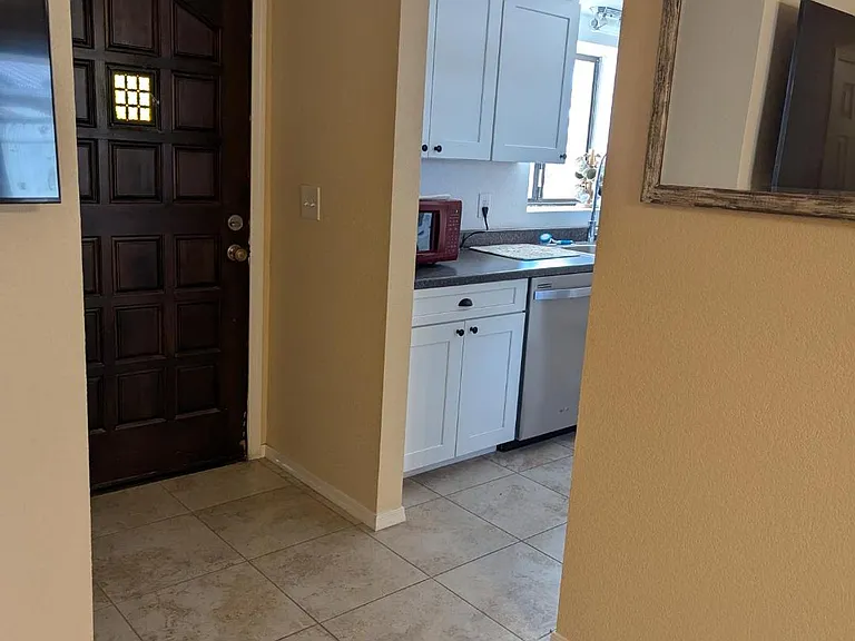 2081 Wallapai Dr — Photo 2