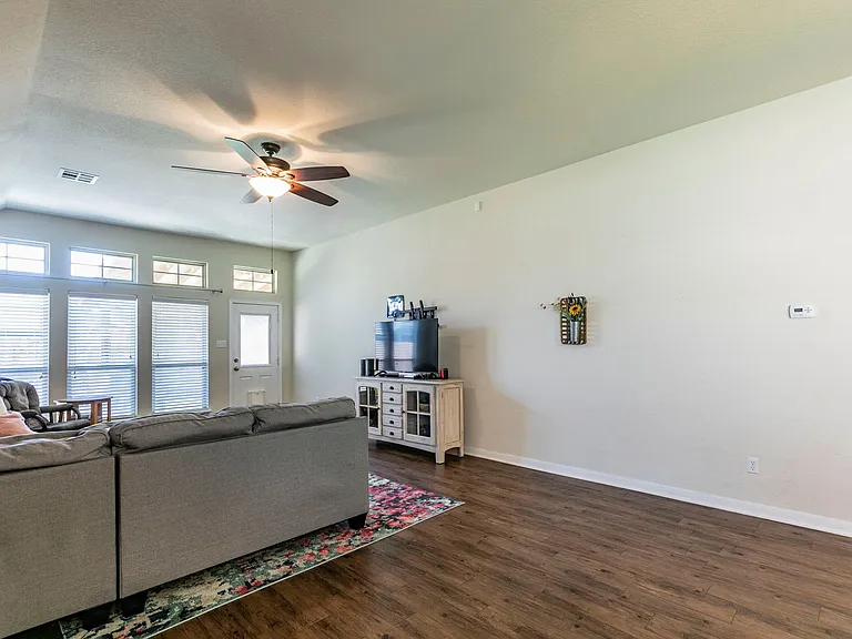 5317 Lancaster Dr — Photo 4