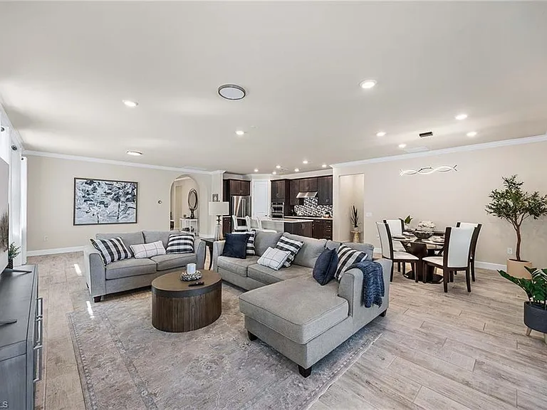6767 Pennyroyal Dr — Photo 14