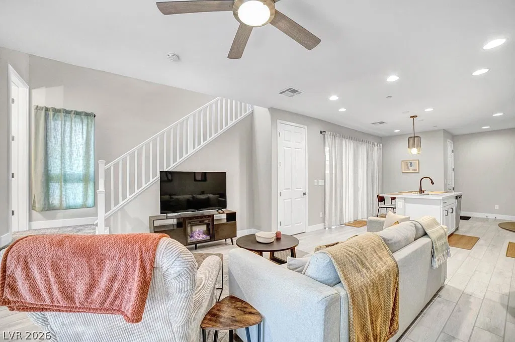 3 bed, 2.5 bath, 1504 sqft, $2,600 — Photo 3