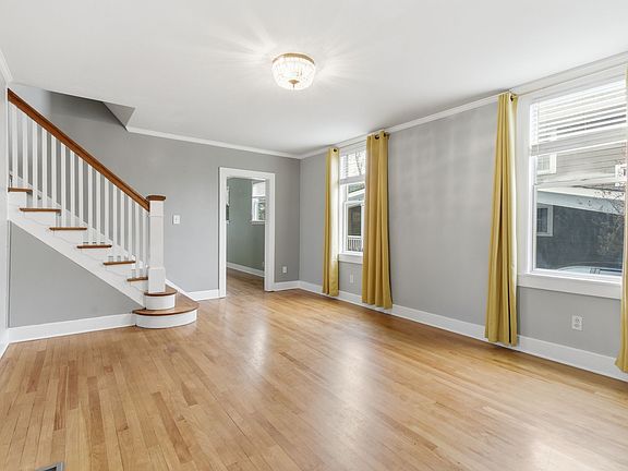 5th image of 904 Lawrence St
