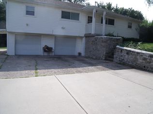 5201 Garner Ln, Merriam, KS 66203