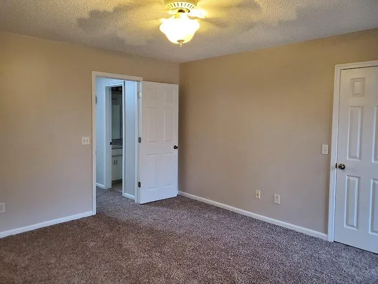 111 Woodfield Pl — Photo 7