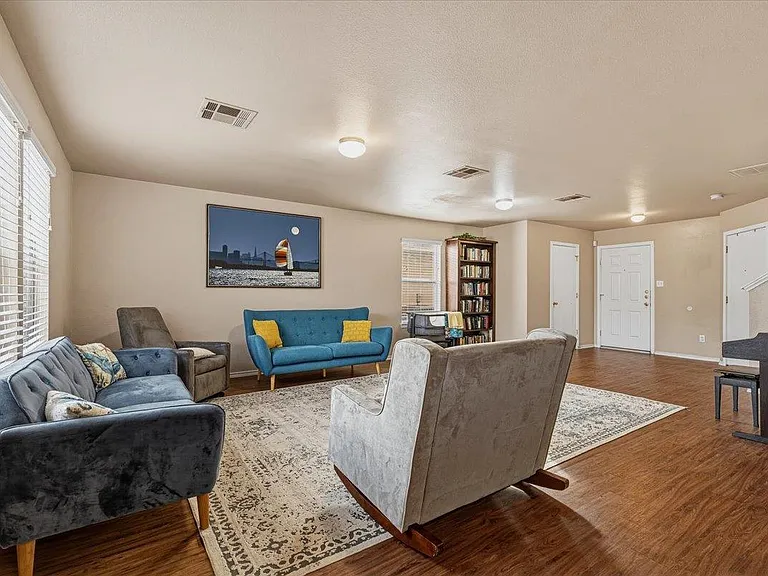 12705 Saint Mary Dr — Photo 7