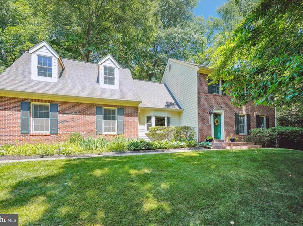 10624 Samaga Dr, Oakton, VA 22124