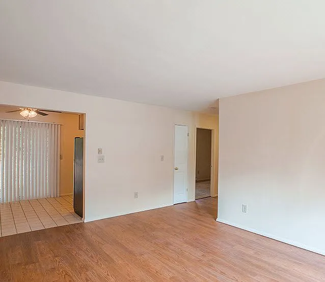 Maybrook Village Apartments — Photo 7