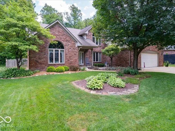 3897 S Woodfield Dr, New Palestine, IN 46163