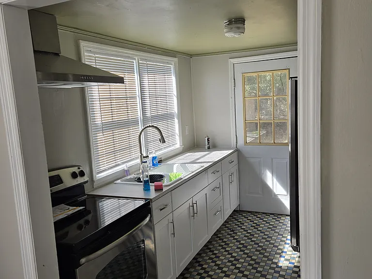103 Spence St — Photo 6