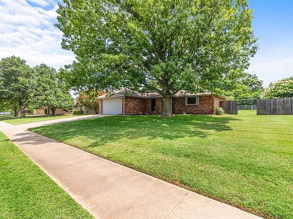4th image of 209 Bentley Dr