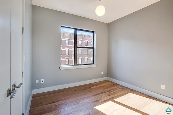 Rented by EXR | media 37