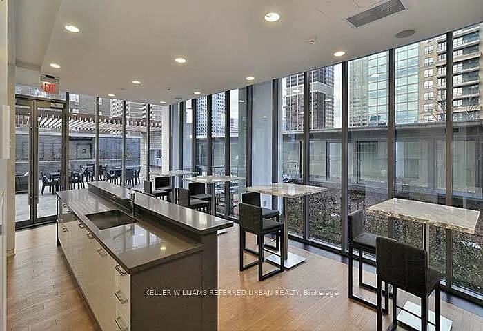 33 Charles St E #3902 — Photo 3