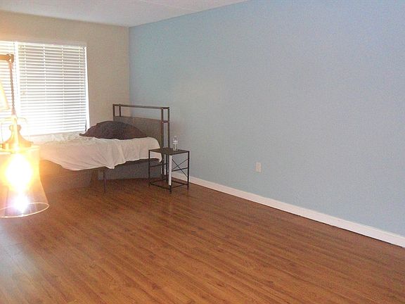 5th image of 1550 Worcester Rd Unit 528